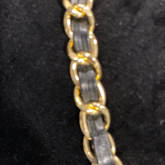 Vintage gold tone and black artificial leather women's belt. - Picture 3 of 7